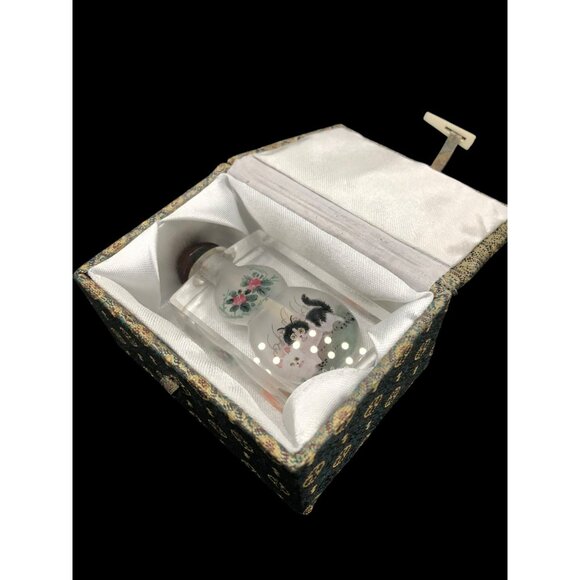 Hand-Painted Glass Snuff Bottle With Cats & Floral Design In Silk Box - Picture 9 of 13